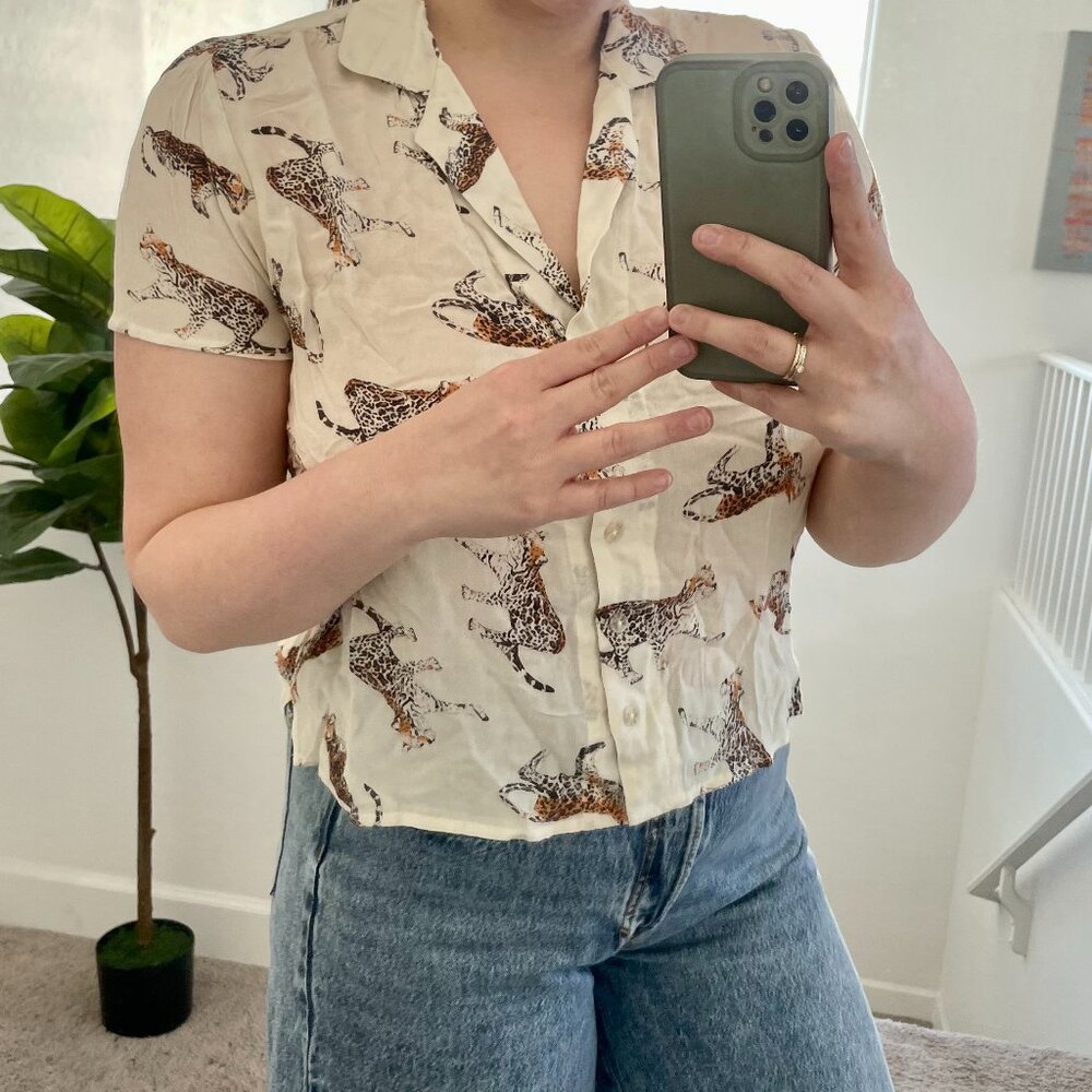 ⭐️ UO Printed Button Down Shirt Leopard Cheetah C… - image 2
